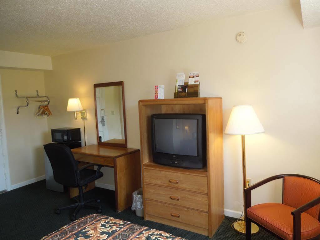 Knights Inn Bristol Levittown Εξωτερικό φωτογραφία